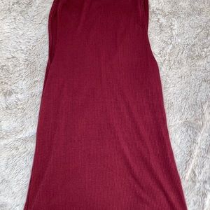Red sleeveless tee